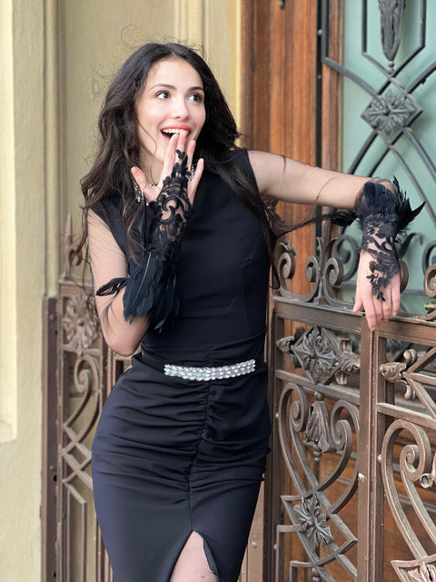 Rochie de seara deosebita cu pene naturale si cristale