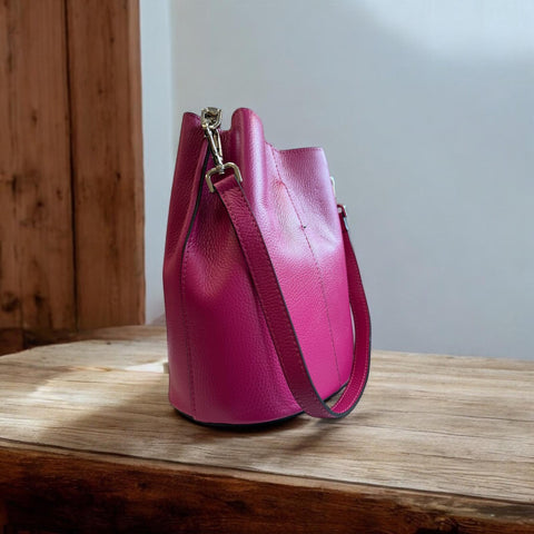 Geanta tip bucket din piele naturala fucsia